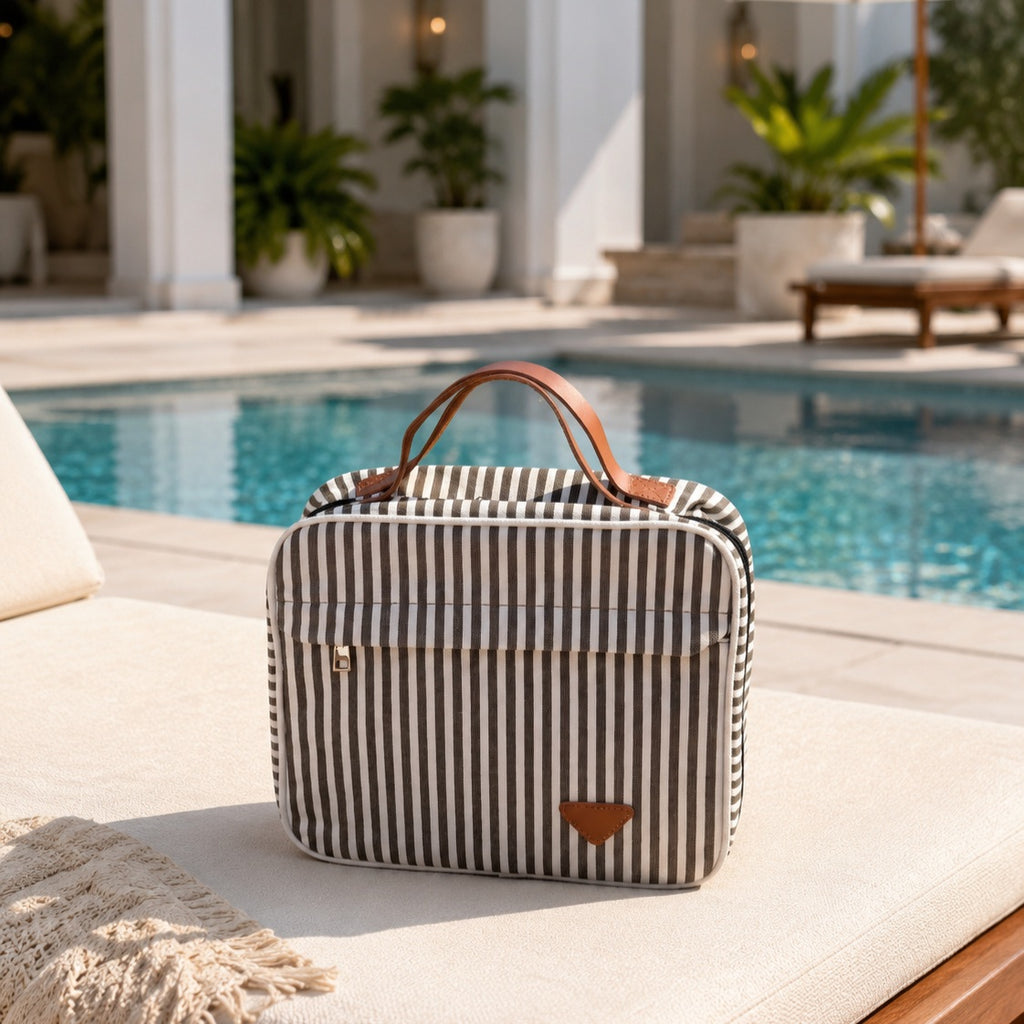 Travel make up bag, perfect travel gifts for women. Multiple Compartments  toiletry bag that can be hung and keep organised.